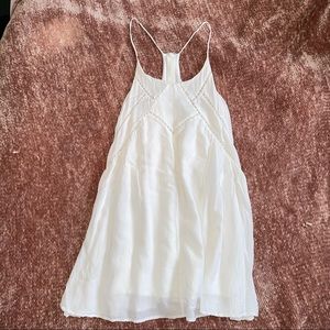 Lulu’s white dress